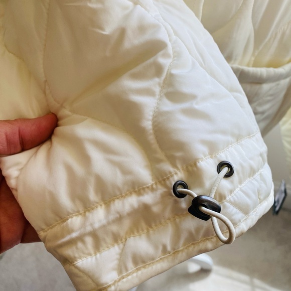 Lucky Brand lightweight quilted jacket in off-white. - Picture 3 of 10